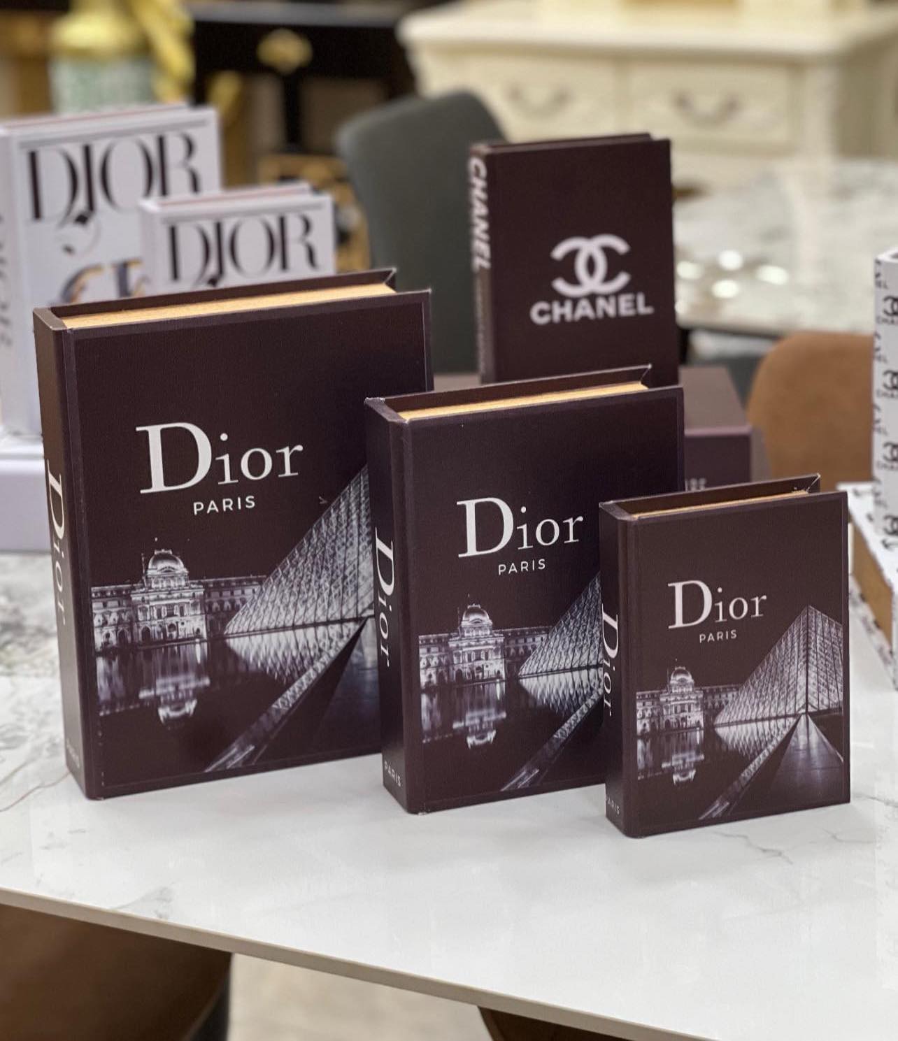 Picture of طقم كتب ديكور ماركة Dior